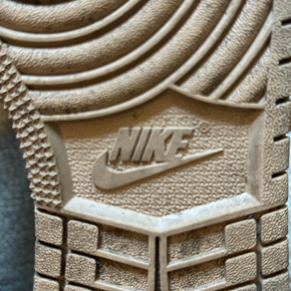 Air Jordan 1 Mid SE (GS) - Picture 8 of 9
